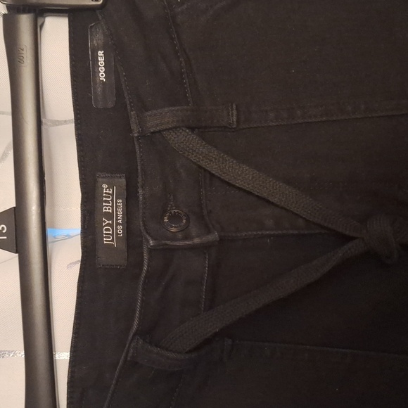 Judy Blue 7/28 Joggers - Picture 3 of 11